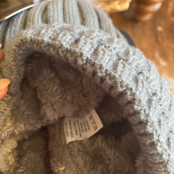 Grey knitted therma hat for extra warmth and comfort - Picture 4 of 4